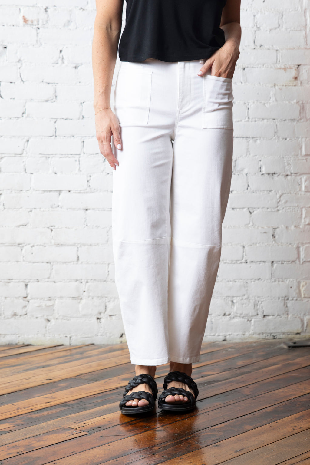 Olivia Modern Stretch Barrel Leg Pant in White