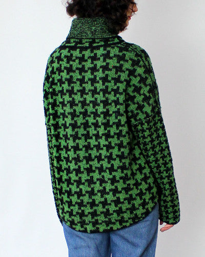 Beyond Thread Houndstooth Pullover in Moss/Black