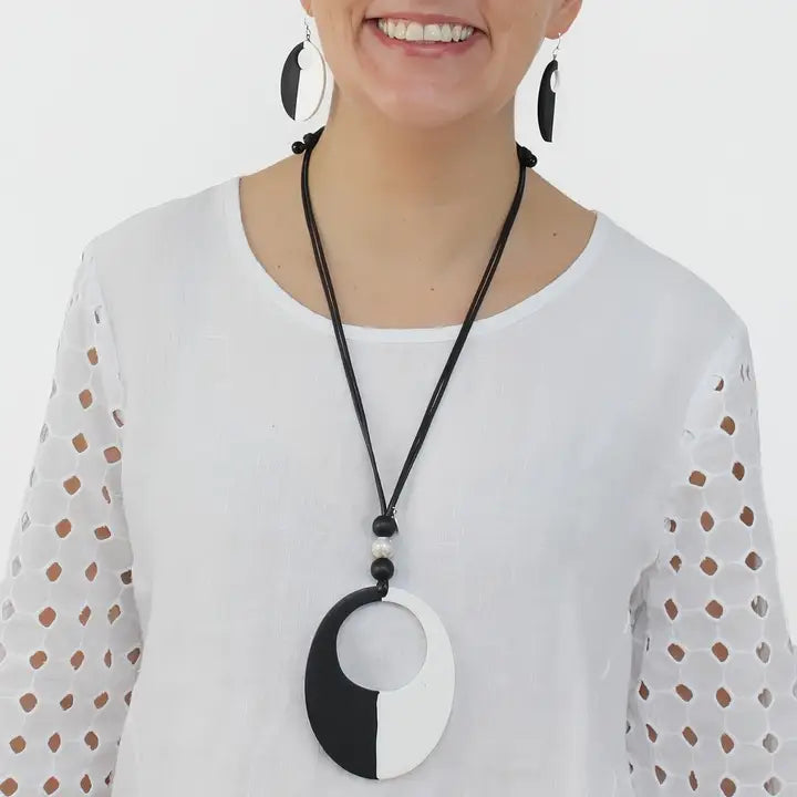 Oval Victoria Necklace