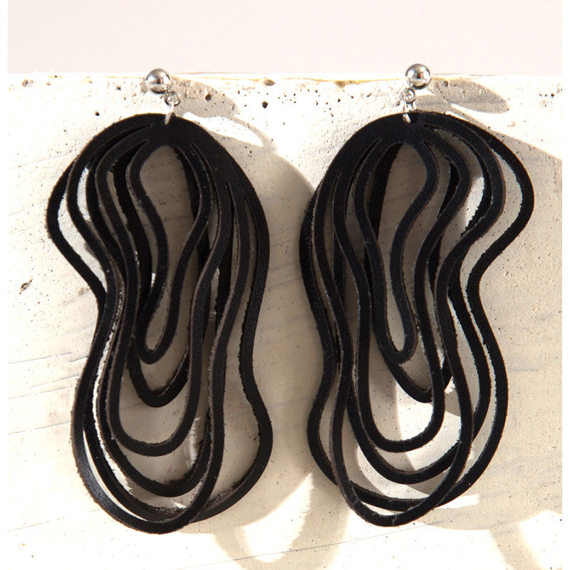 Iskin Sisters Curves Duo Earrings in Black